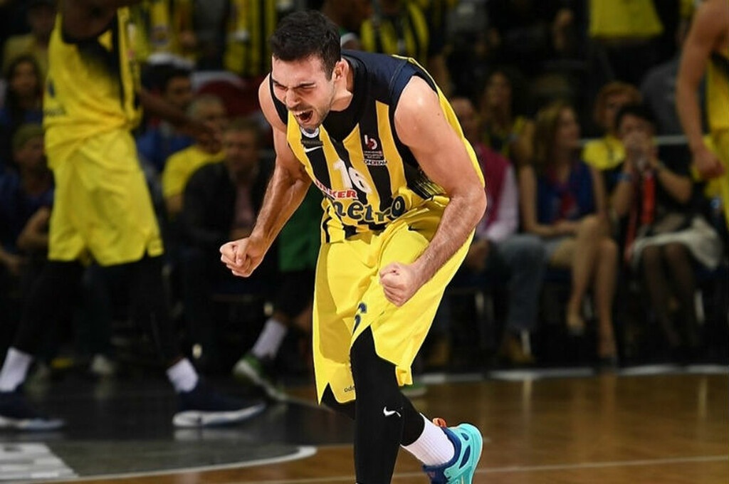 Οι ευχές της Φενέρμπαχτσε στον Σλούκα (photos)