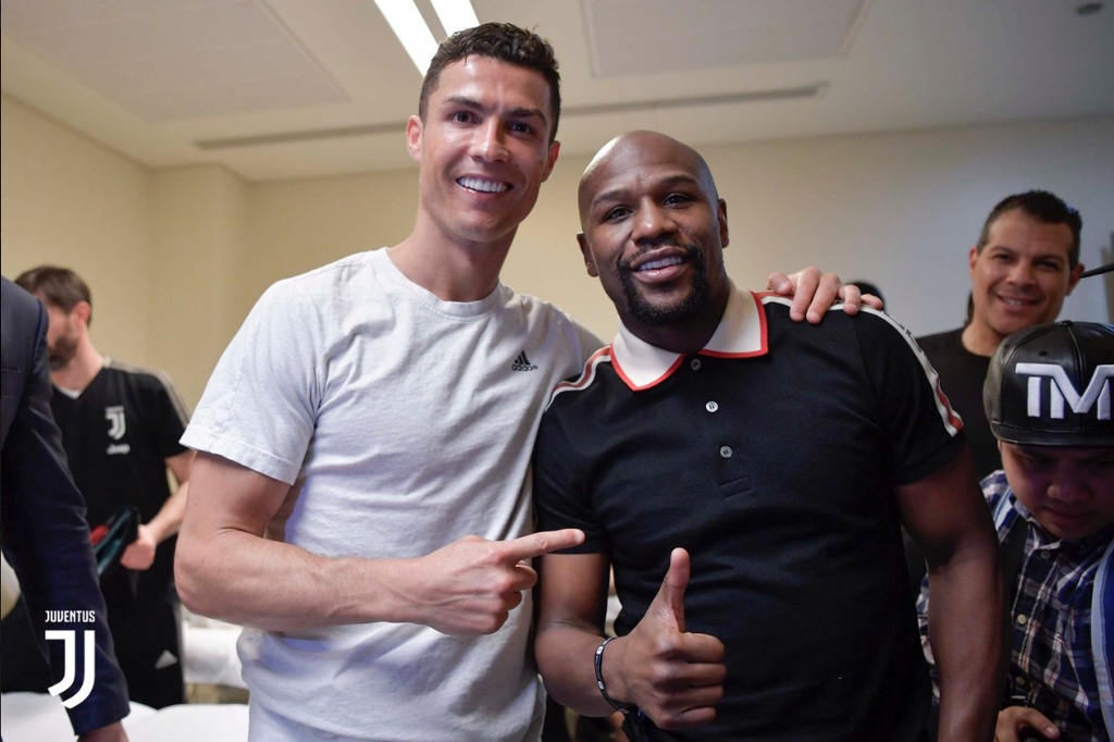 Οπαδός της Γιουβέντους ο Mayweather! (photos)