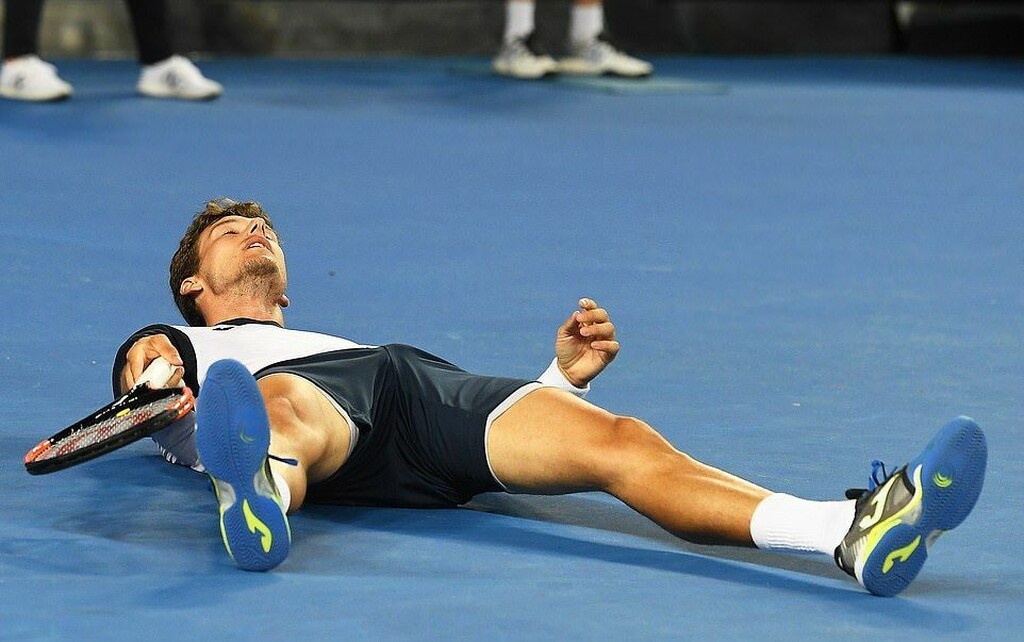 Τους έχει τρελάνει ο Τσιτσιπάς: Χάνουν και… σπάνε τις ρακέτες! (photos)