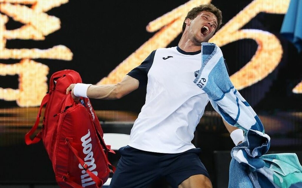 Τους έχει τρελάνει ο Τσιτσιπάς: Χάνουν και… σπάνε τις ρακέτες! (photos)