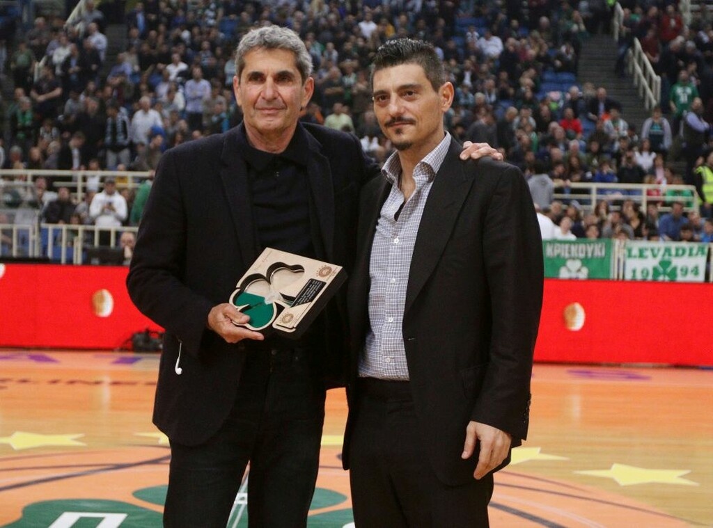 Η συγκινητική βράβευση του Τάκη Κορωναίου από τον Δημήτρη Γιαννακόπουλο (video+photos)