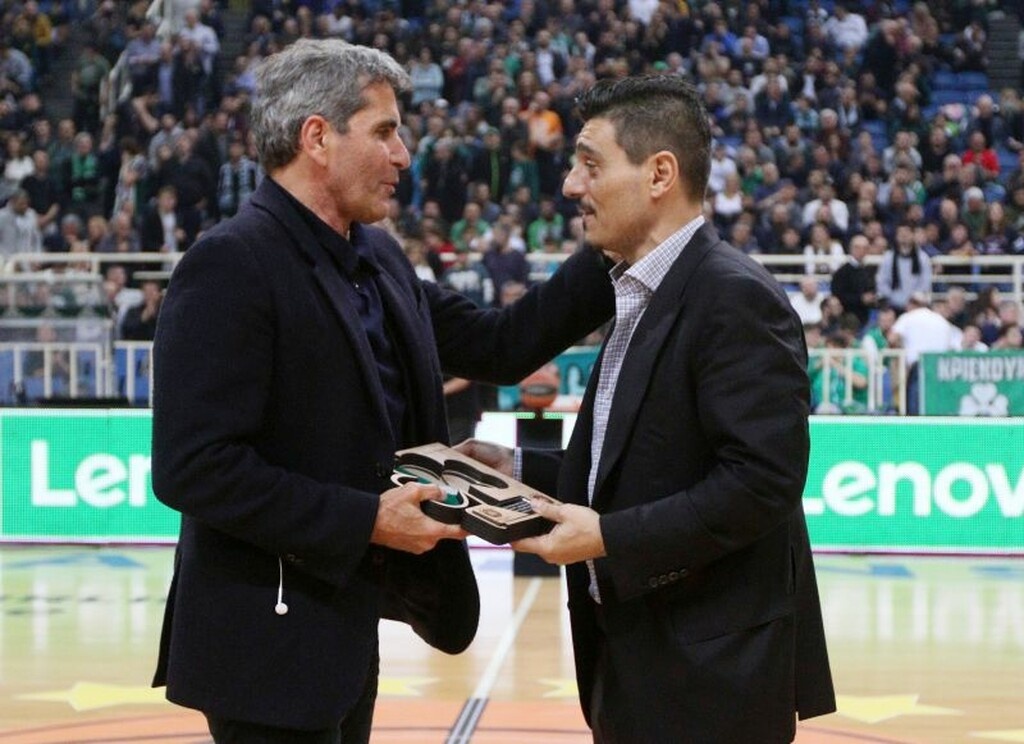 Η συγκινητική βράβευση του Τάκη Κορωναίου από τον Δημήτρη Γιαννακόπουλο (video+photos)