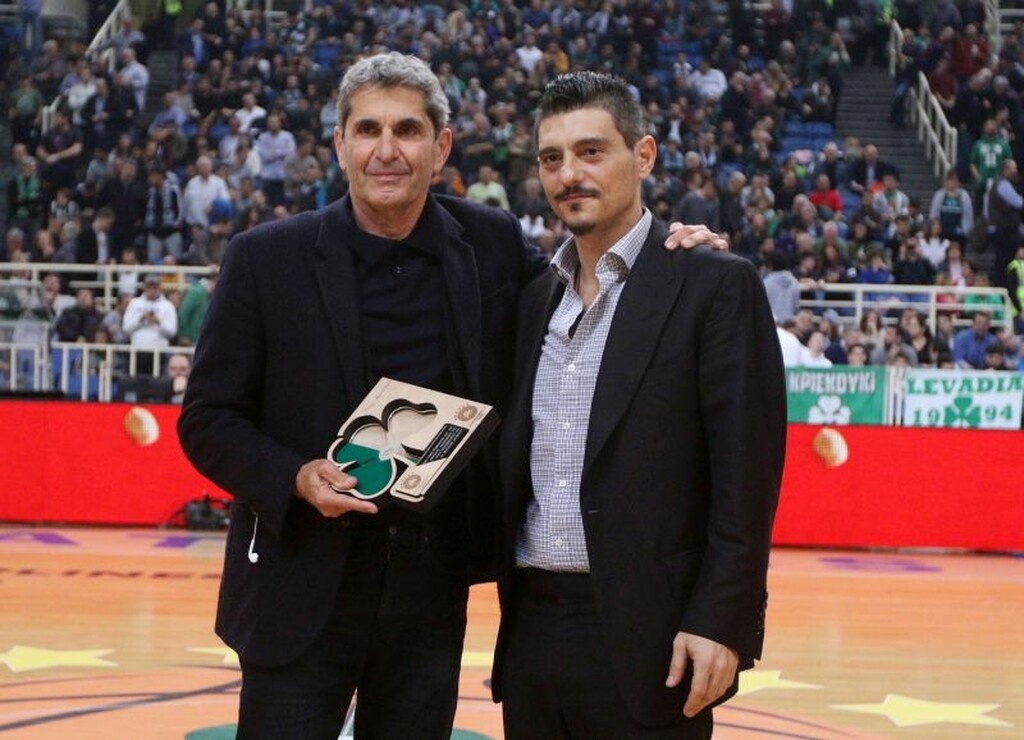 Η συγκινητική βράβευση του Τάκη Κορωναίου από τον Δημήτρη Γιαννακόπουλο (video+photos)