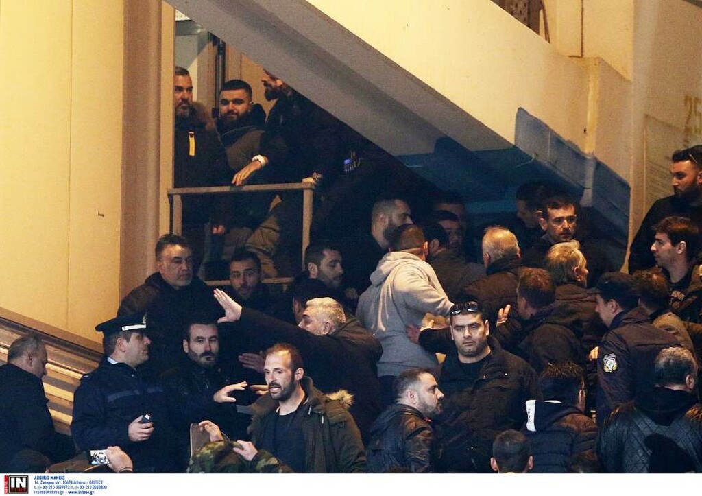 ΑΕΚ-ΠΑΟΚ: Άγρια επεισόδια στο ΟΑΚΑ, την έπεσαν στον Σαββίδη! (photos)