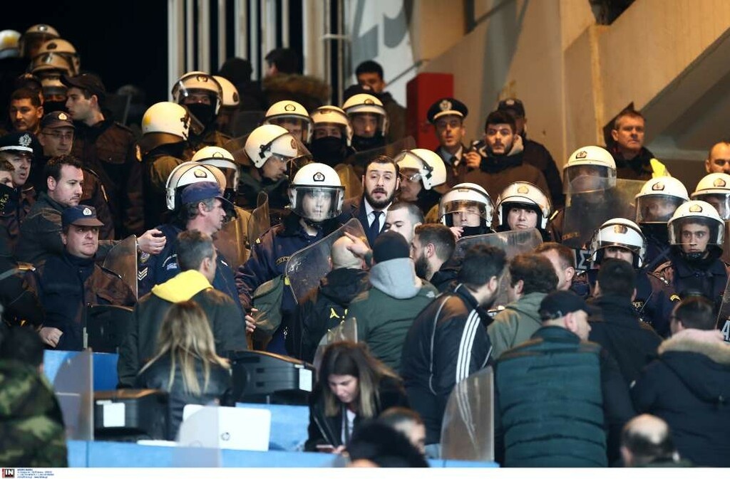 ΑΕΚ-ΠΑΟΚ: Άγρια επεισόδια στο ΟΑΚΑ, την έπεσαν στον Σαββίδη! (photos)