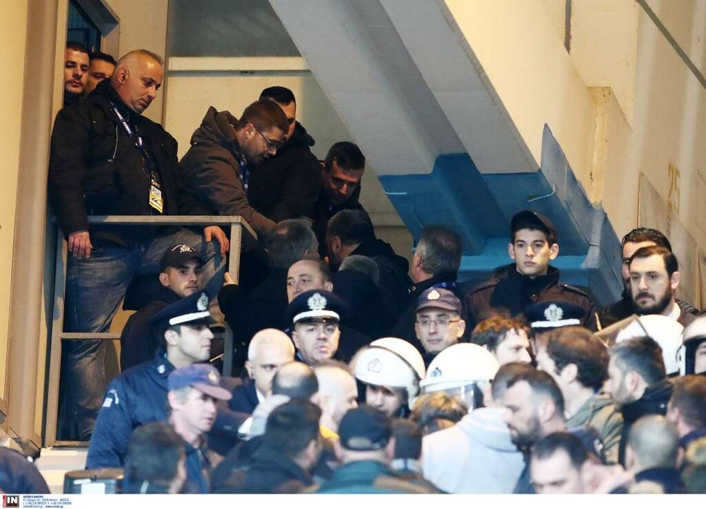 ΑΕΚ-ΠΑΟΚ: Άγρια επεισόδια στο ΟΑΚΑ, την έπεσαν στον Σαββίδη! (photos)