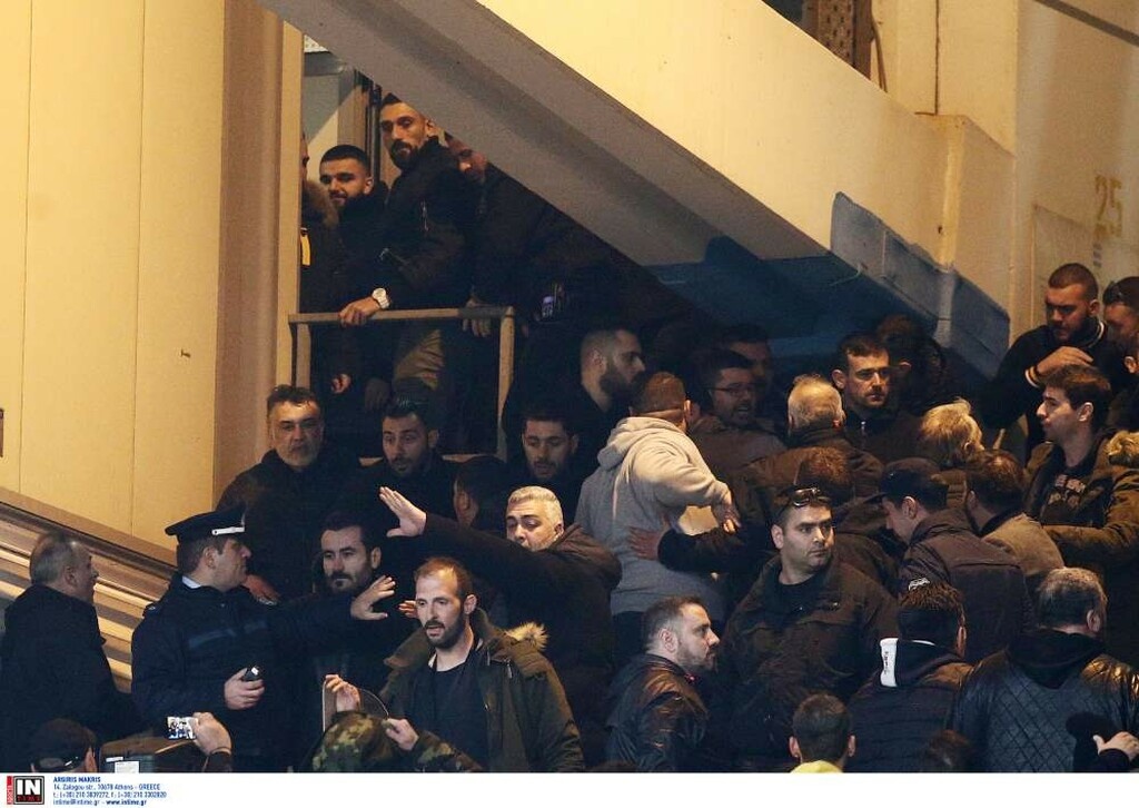 ΑΕΚ-ΠΑΟΚ: Άγρια επεισόδια στο ΟΑΚΑ, την έπεσαν στον Σαββίδη! (photos)