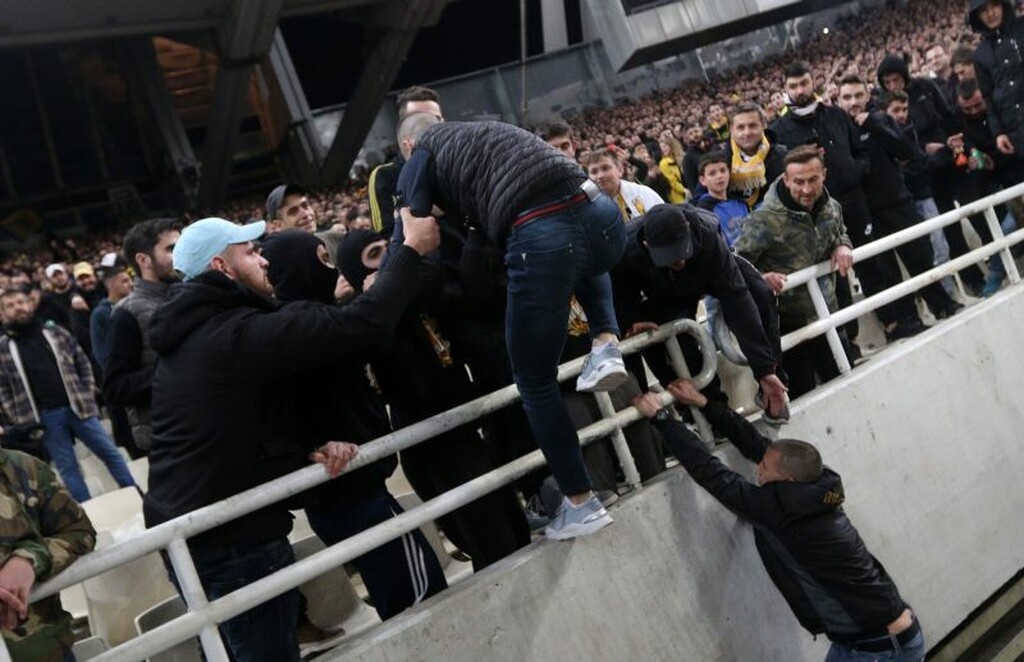 ΑΕΚ-ΠΑΟΚ: Στο πέταλο των οργανωμένων ο Βράνιες! (videos+photos)