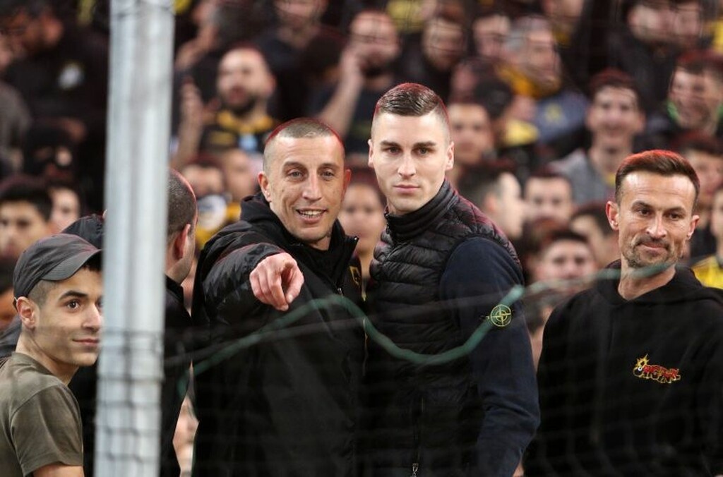 ΑΕΚ-ΠΑΟΚ: Στο πέταλο των οργανωμένων ο Βράνιες! (videos+photos)