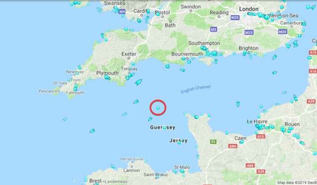 Ανατριχιαστικές οι πρώτες εικόνες από τα συντρίμμια του αεροσκάφους του Σάλα (video)