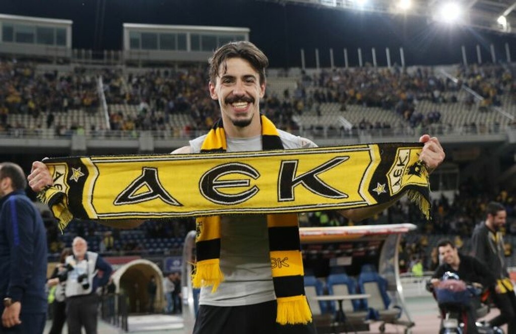 Έδωσαν τα χέρια: Μένει στην ΑΕΚ ο Σιμόες!