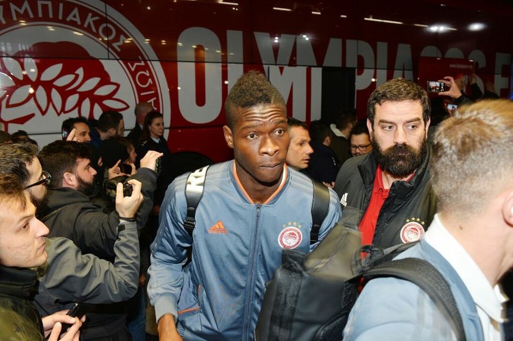 Ολυμπιακός: Αποθεωτική υποδοχή στη Λαμία (photos)