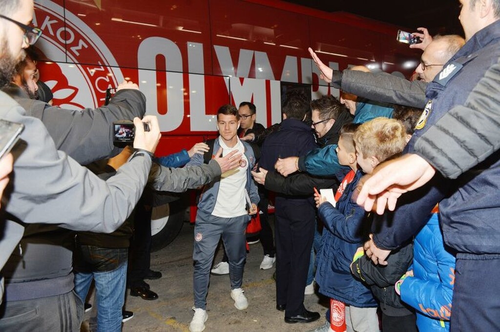Ολυμπιακός: Αποθεωτική υποδοχή στη Λαμία (photos)