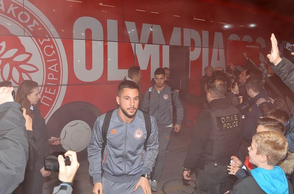 Ολυμπιακός: Αποθεωτική υποδοχή στη Λαμία (photos)
