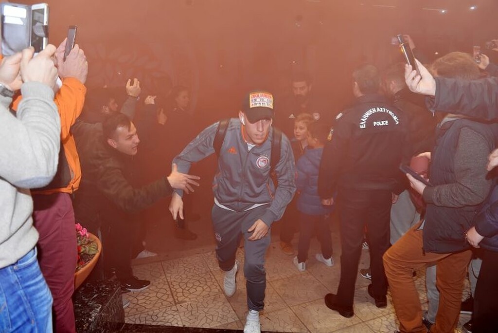 Ολυμπιακός: Αποθεωτική υποδοχή στη Λαμία (photos)