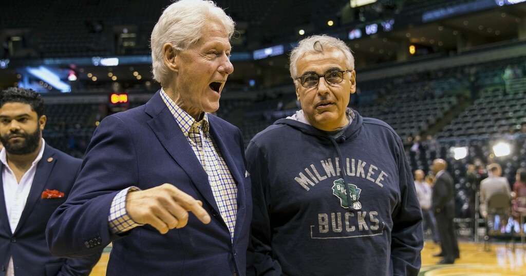 NBA: Οπαδός του Αντετοκούνμπο ο Μπιλ Κλίντον! (photos+videos)