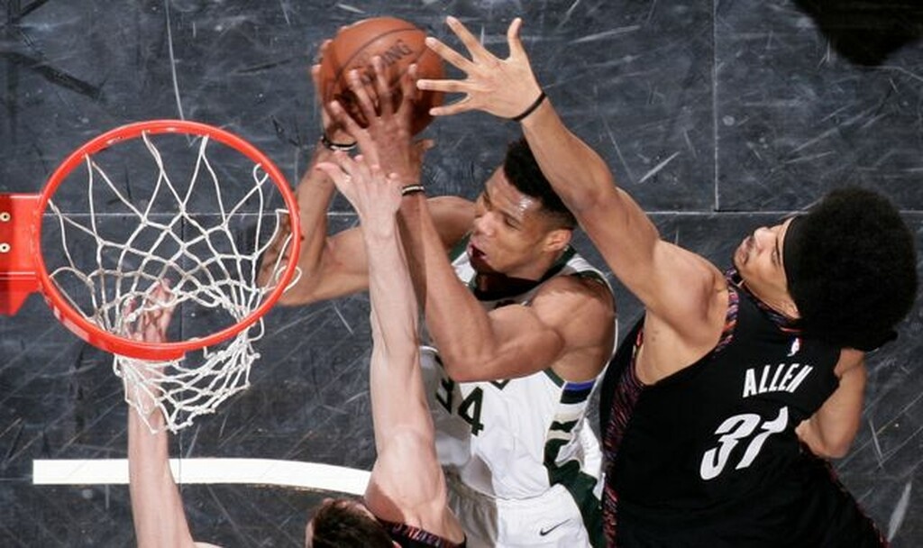 NBA: Συνεχίζει να τρομοκρατεί ο Αντετοκούνμπο! (videos+photos)