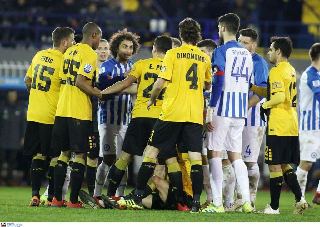 Ατρόμητος-ΑΕΚ: Το χέρι του Χουλτ άναψε «φωτιές» στο Περιστέρι! (photo)