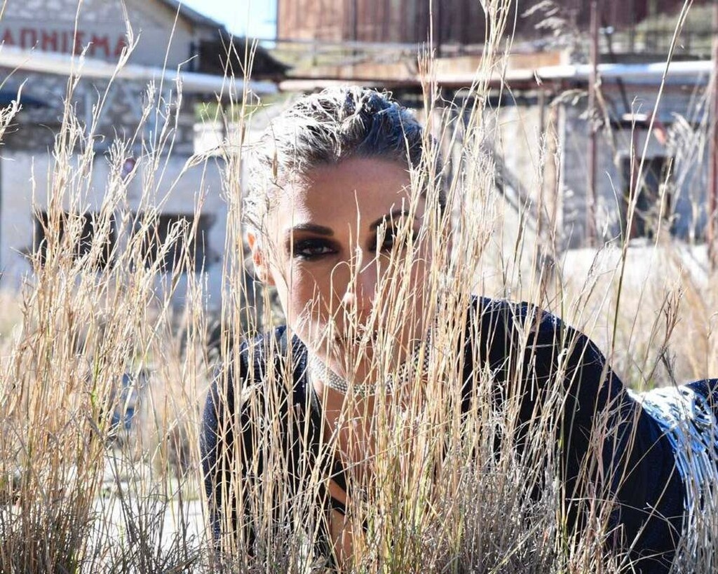 Το ανατρεπτικό video clip της Μαρίας Καρλάκη