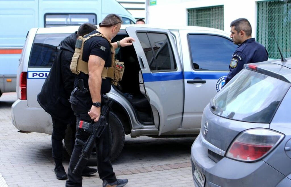 Υπόθεση Τζήλου: Στην ανακρίτρια ο 28χρονος που παραδόθηκε (photos)