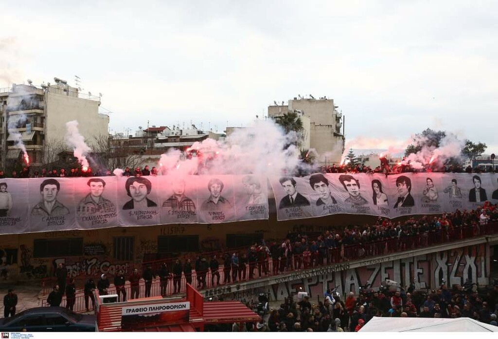 Σύσσωμος ο Ολυμπιακός στο μνημόσυνο για την «Θύρα 7» (photos)