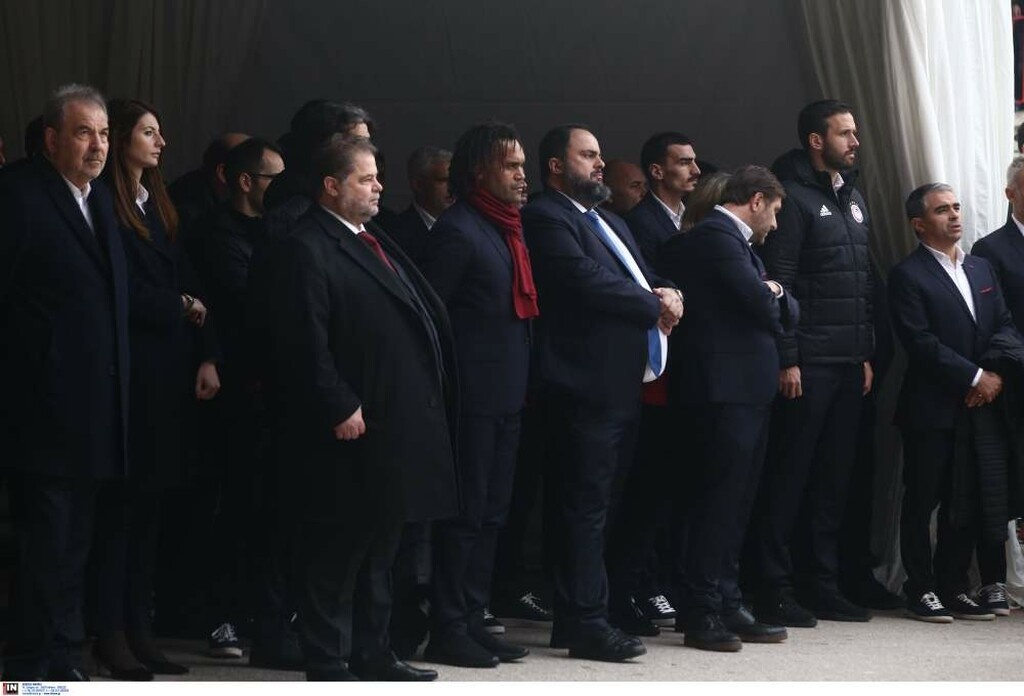 Σύσσωμος ο Ολυμπιακός στο μνημόσυνο για την «Θύρα 7» (photos)