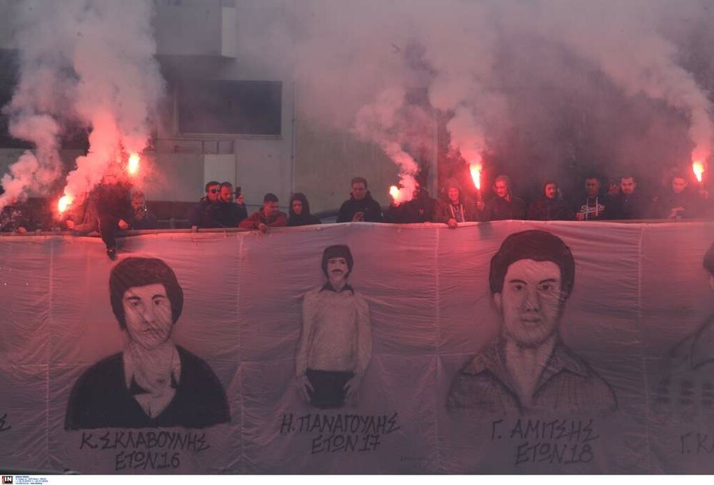 Σύσσωμος ο Ολυμπιακός στο μνημόσυνο για την «Θύρα 7» (photos)