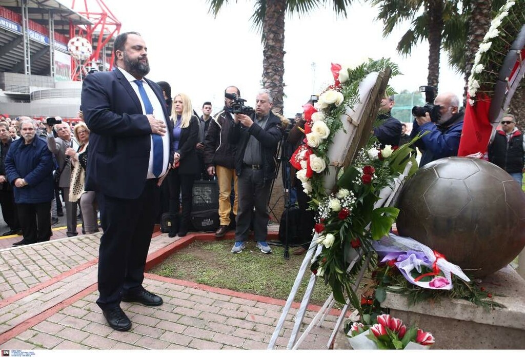 Σύσσωμος ο Ολυμπιακός στο μνημόσυνο για την «Θύρα 7» (photos)