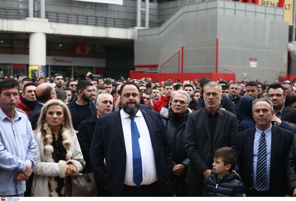 Σύσσωμος ο Ολυμπιακός στο μνημόσυνο για την «Θύρα 7» (photos)