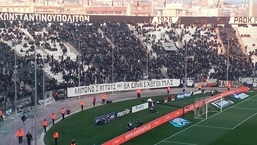 ΠΑΟΚ-Ολυμπιακός: Πανό με... μήνυμα για εχθρούς στην Τούμπα! (photo)