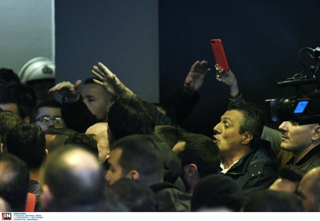 ΠΑΟΚ-Ολυμπιακός: Η στιγμή της έντασης με Μαρινάκη στην Τούμπα! (video&photos)