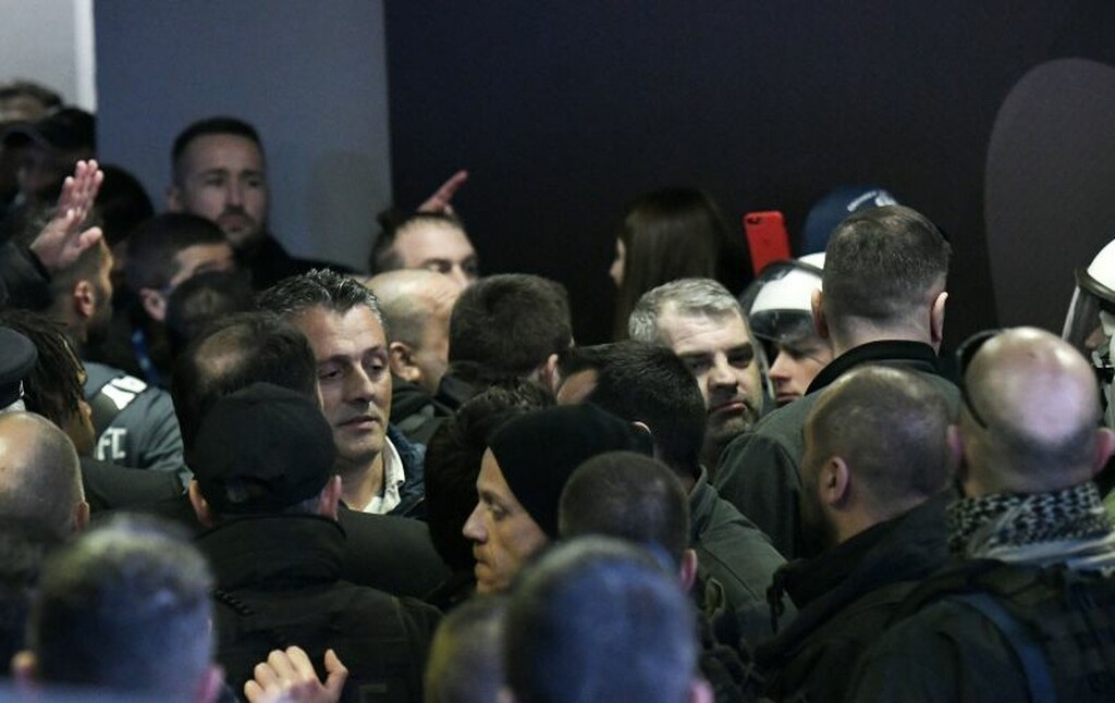 ΠΑΟΚ – Ολυμπιακός: Καταγγελία των Πειραιωτών για χούλιγκαν στα αποδυτήρια!