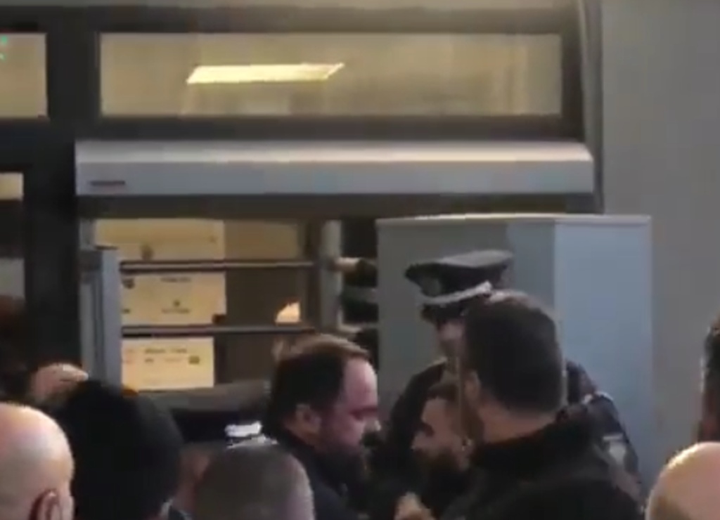 ΠΑΟΚ-Ολυμπιακός: Η στιγμή της έντασης με Μαρινάκη στην Τούμπα! (video&photos)