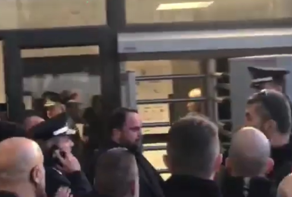 ΠΑΟΚ-Ολυμπιακός: Η στιγμή της έντασης με Μαρινάκη στην Τούμπα! (video&photos)