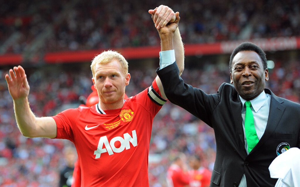 Φορά το… προπονητικό του κοστούμι ο Πολ Σκόουλς!