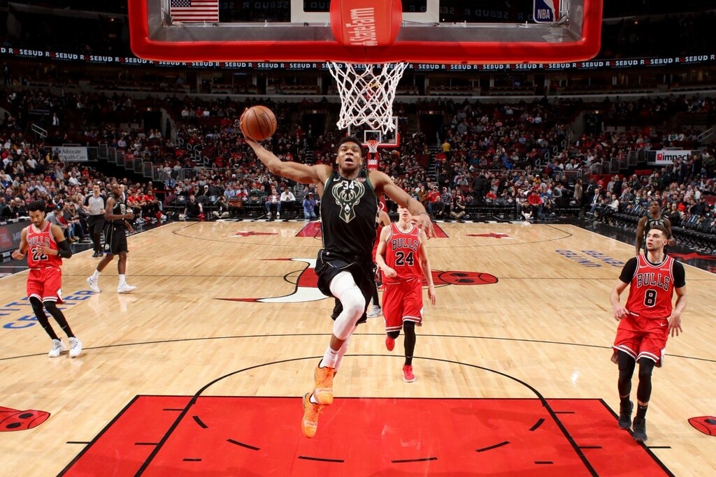 NBA: Γύρισε... αγριεμένος ο Γιάννης! (video+photos)