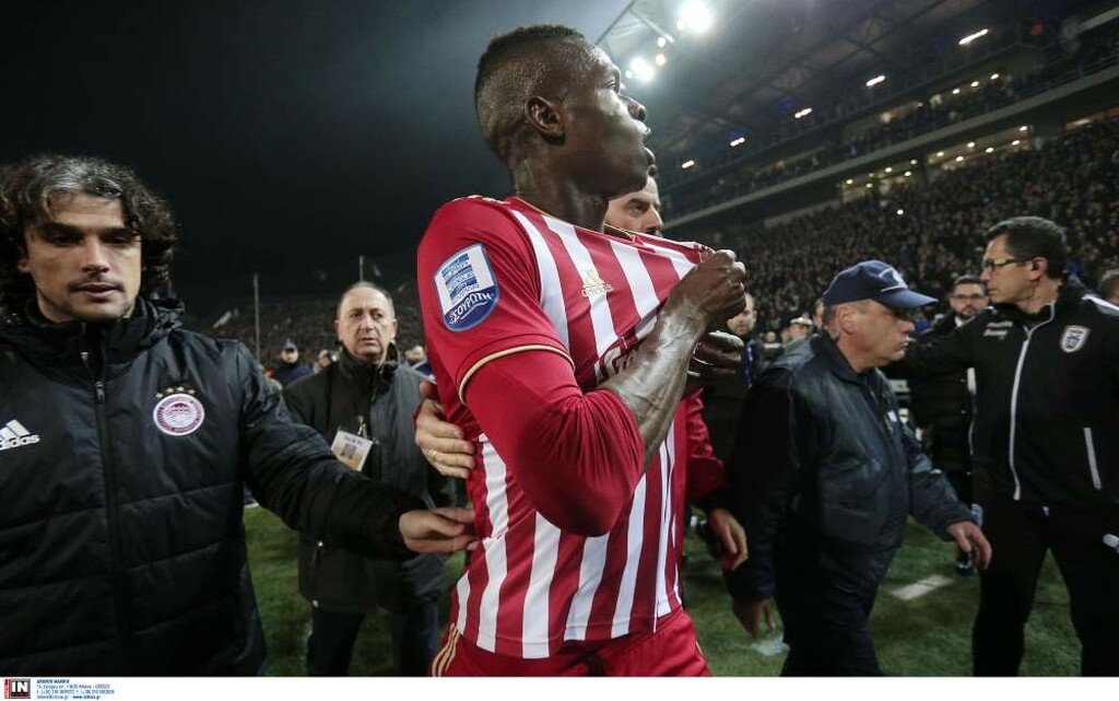 Ολυμπιακός: Κίνδυνος για Σισέ εν όψει ΑΕΚ - Ζήτησε το video με τις χειρονομίες ο Σιμιτζόγλου