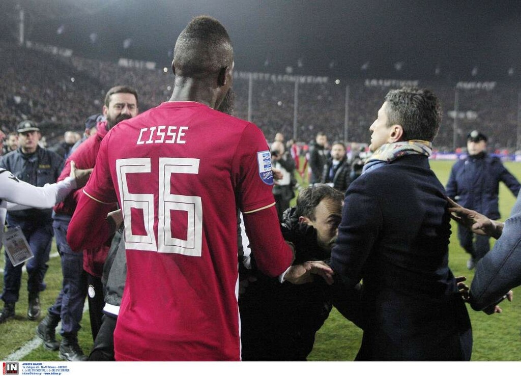 Ολυμπιακός: Κίνδυνος για Σισέ εν όψει ΑΕΚ - Ζήτησε το video με τις χειρονομίες ο Σιμιτζόγλου