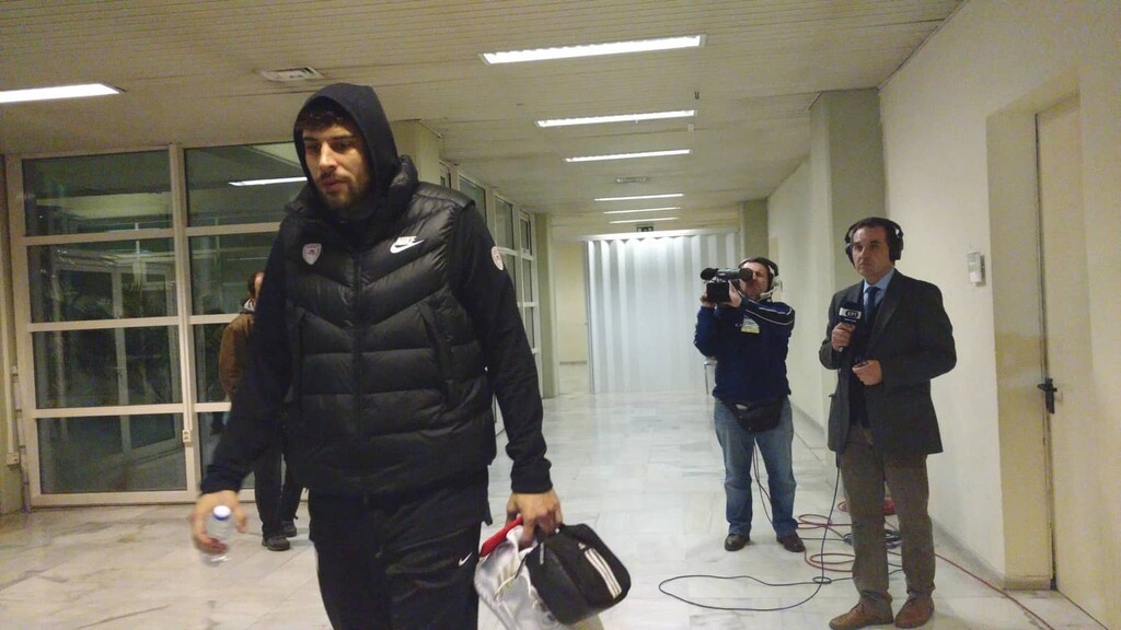 Παναθηναϊκός – Ολυμπιακός: Η αποχώρηση των «ερυθρόλευκων» από το ΟΑΚΑ (videos&photos)