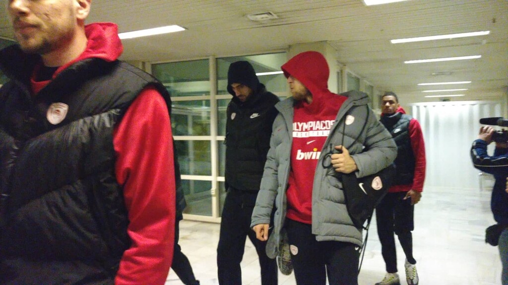 Παναθηναϊκός – Ολυμπιακός: Η αποχώρηση των «ερυθρόλευκων» από το ΟΑΚΑ (videos&photos)