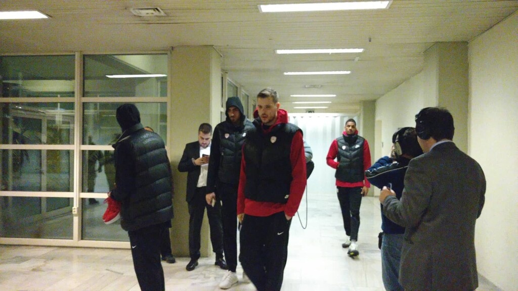 Παναθηναϊκός – Ολυμπιακός: Η αποχώρηση των «ερυθρόλευκων» από το ΟΑΚΑ (videos&photos)