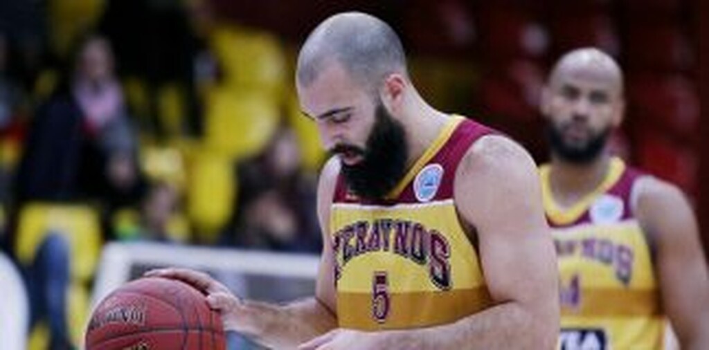 Έπος: Ομάδα της Κύπρου ανανέωσε παίκτη της βγάζοντας... διαφήμιση με καφετζού! (photos+vid)