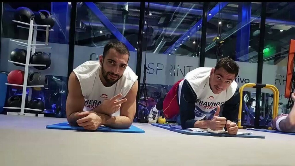 Έπος: Ομάδα της Κύπρου ανανέωσε παίκτη της βγάζοντας... διαφήμιση με καφετζού! (photos+vid)