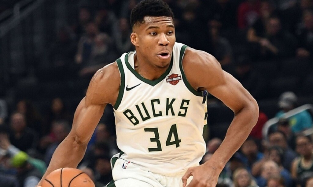 NBA: Νέα… πτήση του Γιάννη στο Top-10 (video)