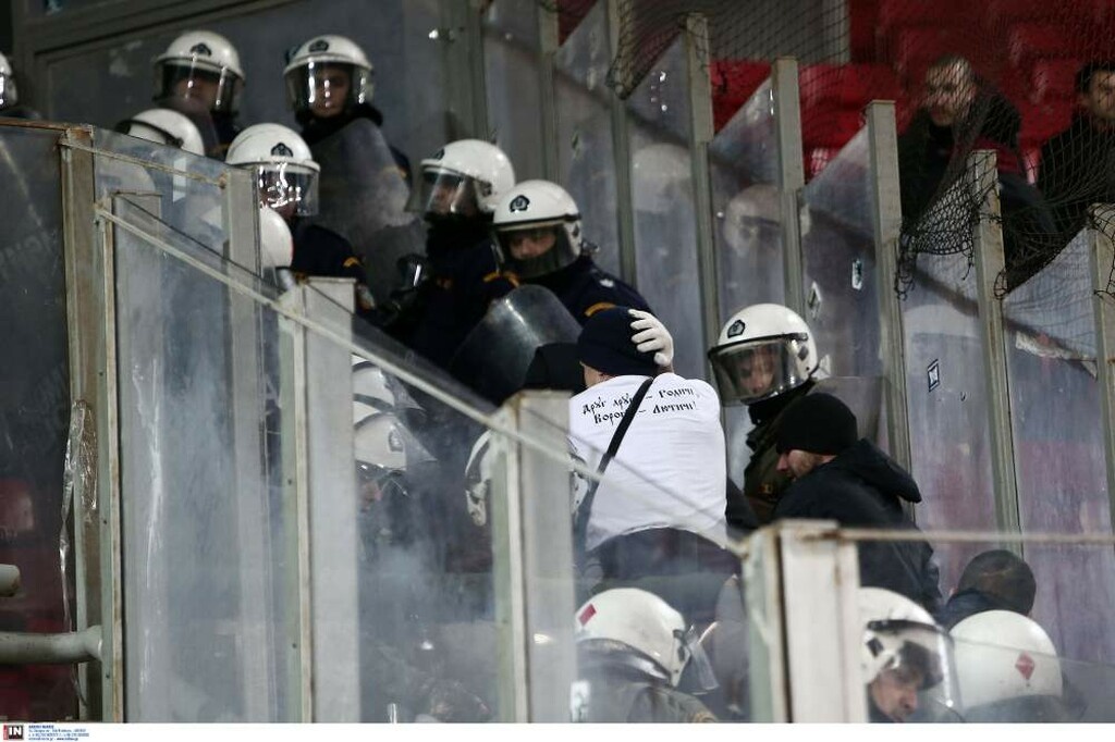 Ολυμπιακός-Ντιναμό Κιέβου: Ένταση με Ουκρανούς οπαδούς στο «Καραϊσκάκης» (photos)