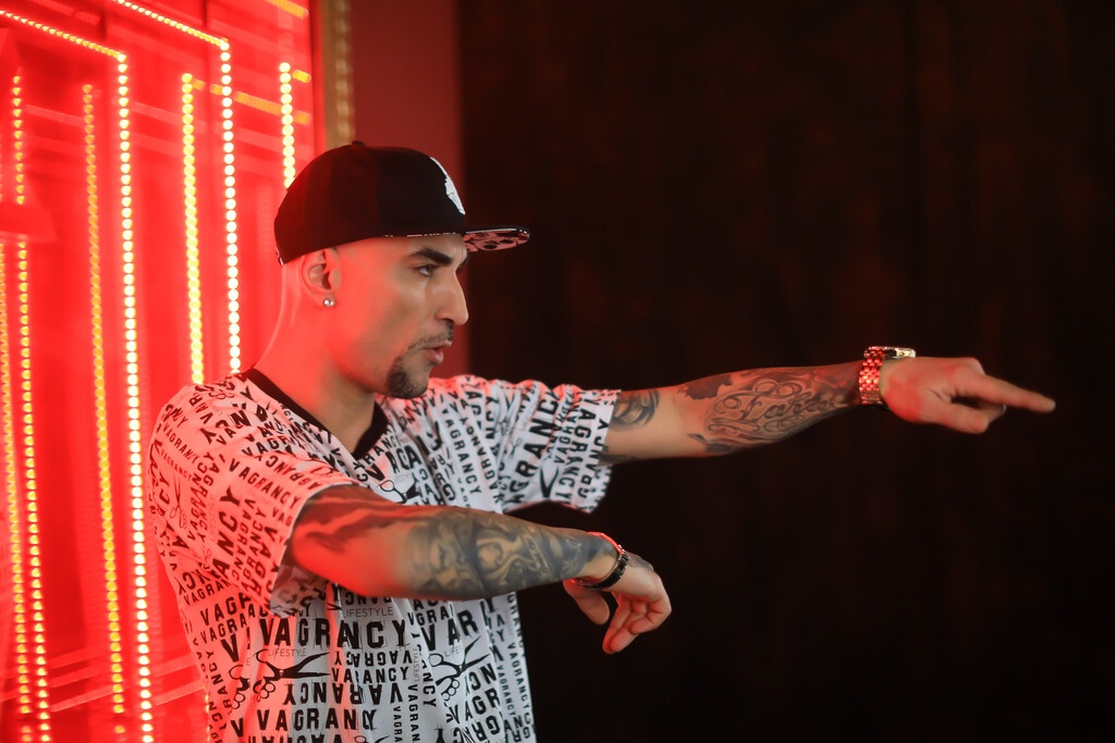 Η sexy Ειρήνη Στεριανού πρωταγωνιστεί στο video clip των Χρυσοχοϊδη-Taraxia