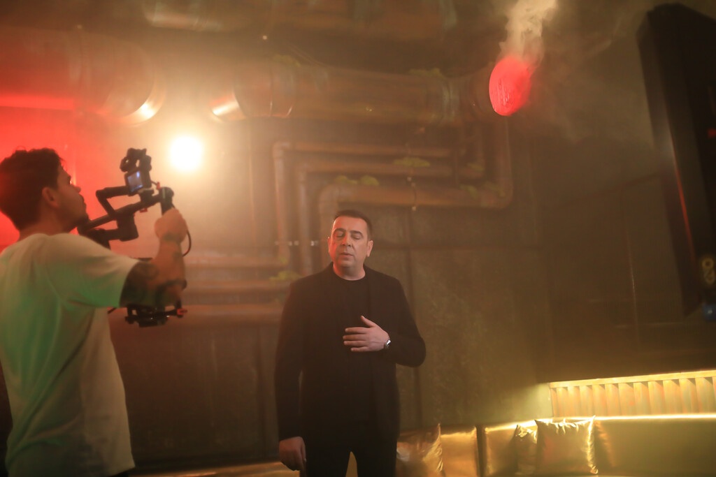 Η sexy Ειρήνη Στεριανού πρωταγωνιστεί στο video clip των Χρυσοχοϊδη-Taraxia