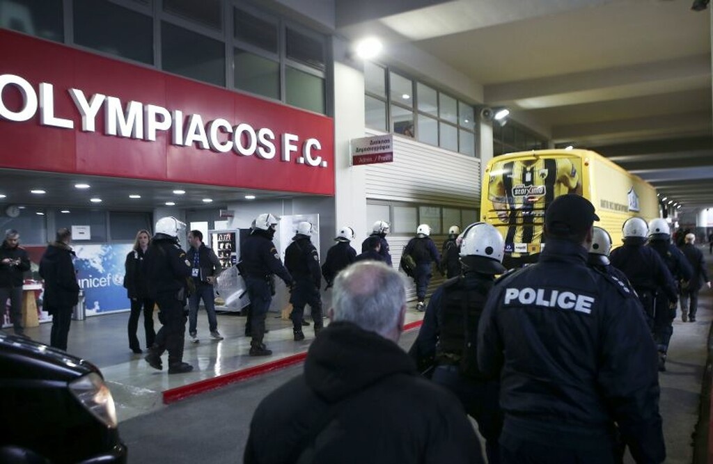 Ολυμπιακός – ΑΕΚ: Ένταση στην άφιξη της Ένωσης (photos)