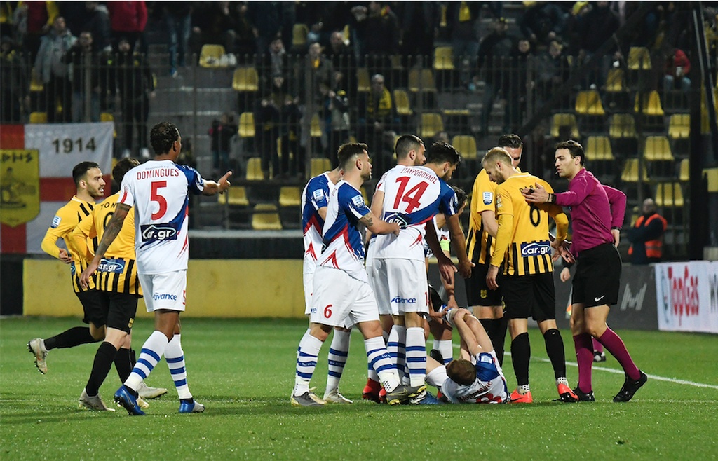 Άρης-Πανιώνιος: Ο σοβαρός τραυματισμός του Μαξίμοβιτς και η κόκκινη κάρτα στον Μπάσα (video & photos