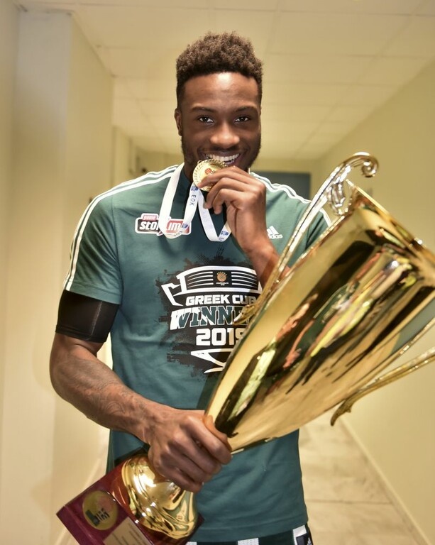 Παναθηναϊκός: Οι πανηγυρισμοί των Κυπελλούχων στα αποδυτήρια (photos)